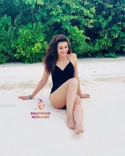 Kriti Sanon feet photo thumbnail