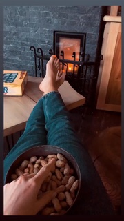 Klaudia Halejcio feet photo thumbnail