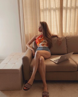 Xenia Tchoumitcheva feet photo thumbnail