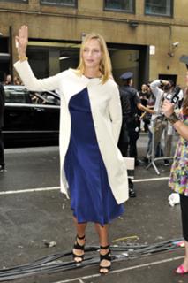 Uma Thurman feet photo thumbnail
