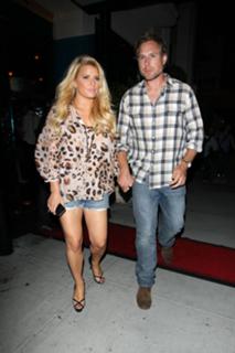 Jessica Simpson feet photo thumbnail