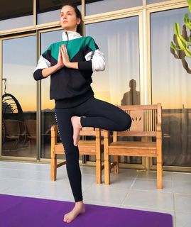 Camila Queiroz feet photo thumbnail
