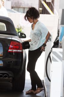Vanessa Hudgens feet photo thumbnail