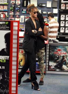 Rihanna feet photo thumbnail