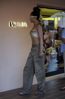 Rihanna feet photo thumbnail