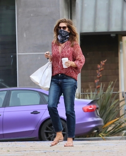 Cindy Crawford feet photo thumbnail