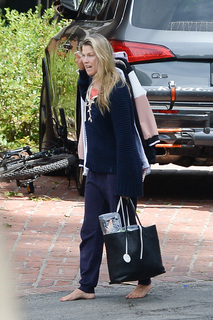 Ali Larter feet photo thumbnail