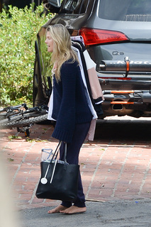 Ali Larter feet photo thumbnail