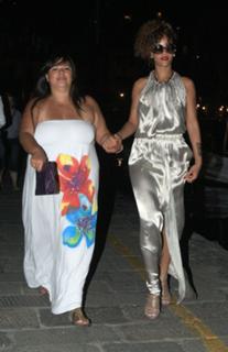 Rihanna feet photo thumbnail