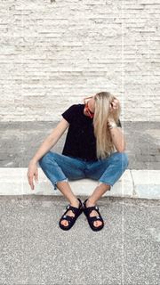 Ilary Blasi feet photo thumbnail