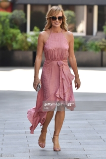Amanda Holden feet photo thumbnail