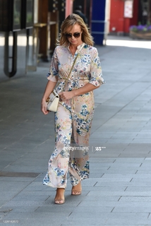 Amanda Holden feet photo thumbnail