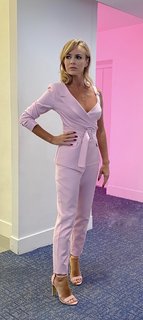 Amanda Holden feet photo thumbnail