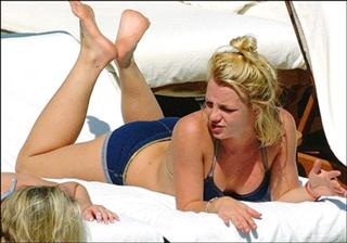 Britney Spears feet photo thumbnail