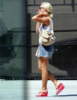 Britney Spears feet photo thumbnail