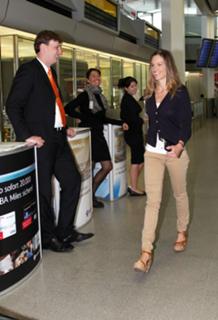 Hilary Swank feet photo thumbnail