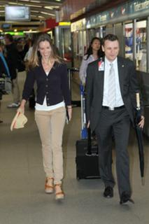Hilary Swank feet photo thumbnail