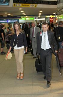 Hilary Swank feet photo thumbnail