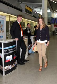 Hilary Swank feet photo thumbnail