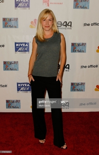 Angela Kinsey feet photo thumbnail