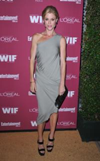 Julie Bowen feet photo thumbnail
