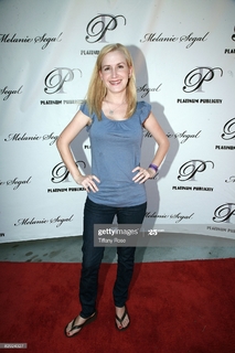 Angela Kinsey feet photo thumbnail