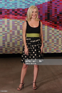 Angela Kinsey feet photo thumbnail