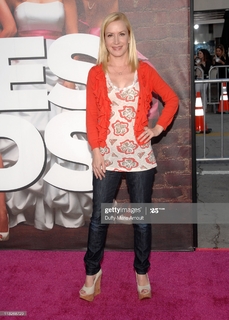 Angela Kinsey feet photo thumbnail