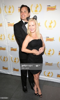 Angela Kinsey feet photo thumbnail