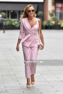 Amanda Holden feet photo thumbnail