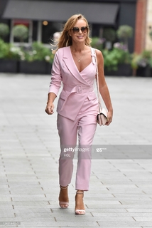 Amanda Holden feet photo thumbnail