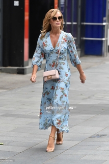 Amanda Holden feet photo thumbnail