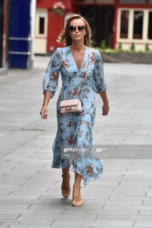 Amanda Holden feet photo thumbnail