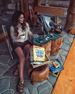 Klaudia Halejcio feet photo thumbnail