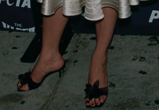 Jenna Elfman feet photo thumbnail