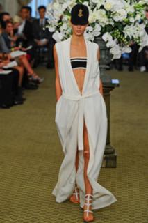 Karlie Kloss feet photo thumbnail