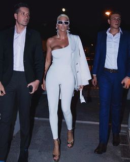 Jelena Karleusa feet photo thumbnail