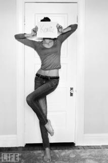 Karlie Kloss feet photo thumbnail