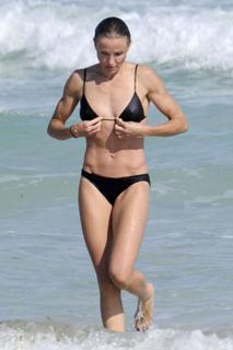 Cameron Diaz feet photo thumbnail