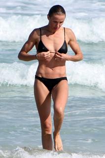 Cameron Diaz feet photo thumbnail