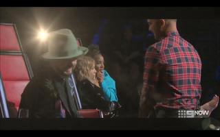 Delta Goodrem feet photo thumbnail