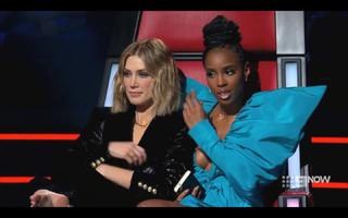 Delta Goodrem feet photo thumbnail