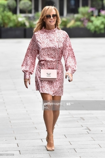 Amanda Holden feet photo thumbnail