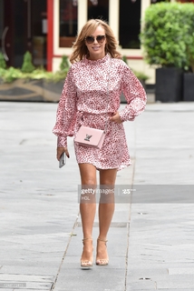 Amanda Holden feet photo thumbnail
