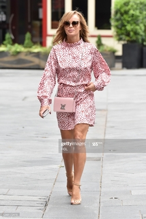 Amanda Holden feet photo thumbnail