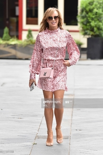 Amanda Holden feet photo thumbnail