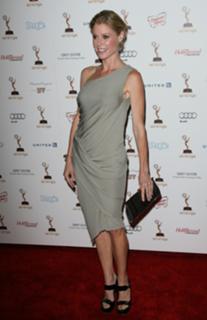 Julie Bowen feet photo thumbnail