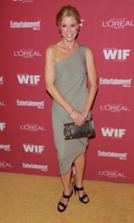 Julie Bowen feet photo thumbnail