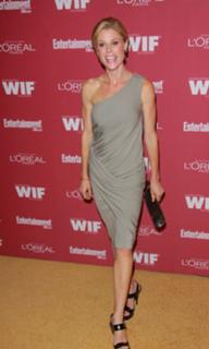 Julie Bowen feet photo thumbnail