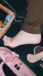 Kylie Jenner feet photo thumbnail